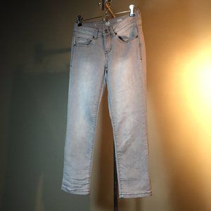 SO Authentic American Heritage Gray Capri Jeans 1 Short